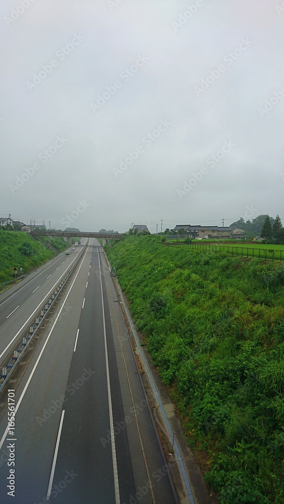 雨の日の高速道路