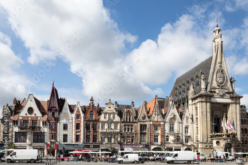 Le Beffroi de béthune, sa place, ses maisons et son architecture, Béthune, Pas de Calais, Hauts-de-France, France