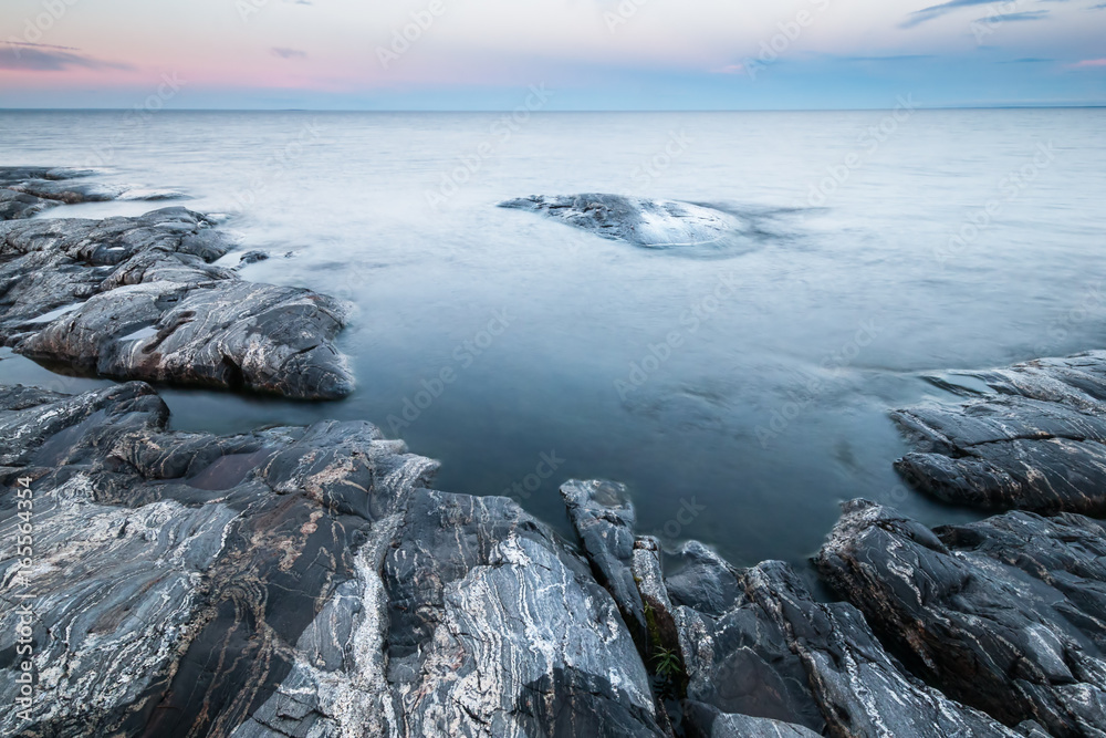 Obraz premium Tranquil morning minimalist landscape of stony coast