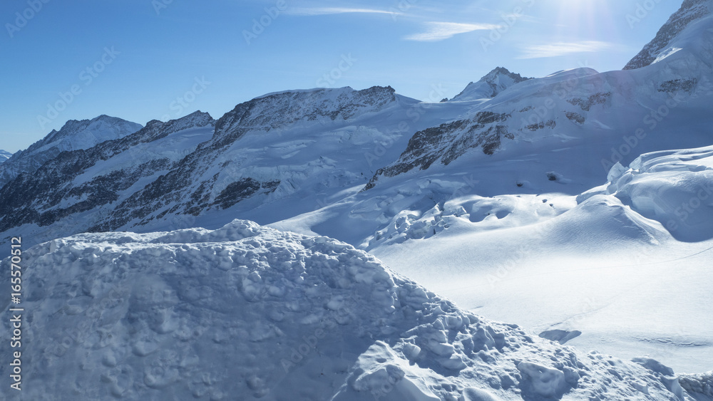 Obraz premium Lodowiec Jungfraujoch pokryty śniegiem
