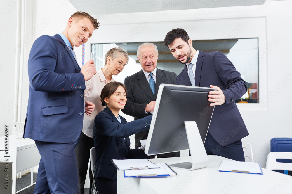 Business Team am Computer Monitor Business Team am Computer Monitor