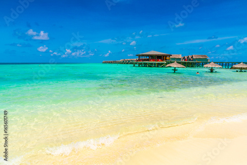 Fototapeta Naklejka Na Ścianę i Meble -  Beautiful water villas in tropical Maldives island  .