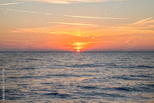 Sonnenaufgang   ber dem Meer