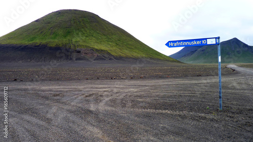 Straßenschild in weiter Landschaft in Island photo