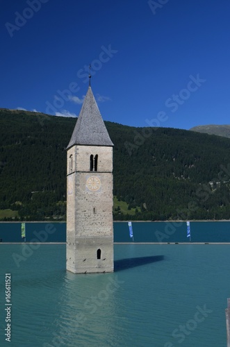 Obraz na płótnie Kirchturm Graun / Reschensee w salonie