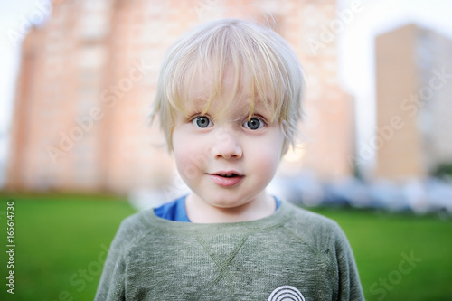 Canvastavla Portrait of cute surprised little boy