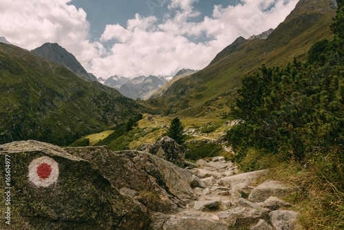 Weg zur Franz-Senn-Hütte im Stubaital, Österreich photo