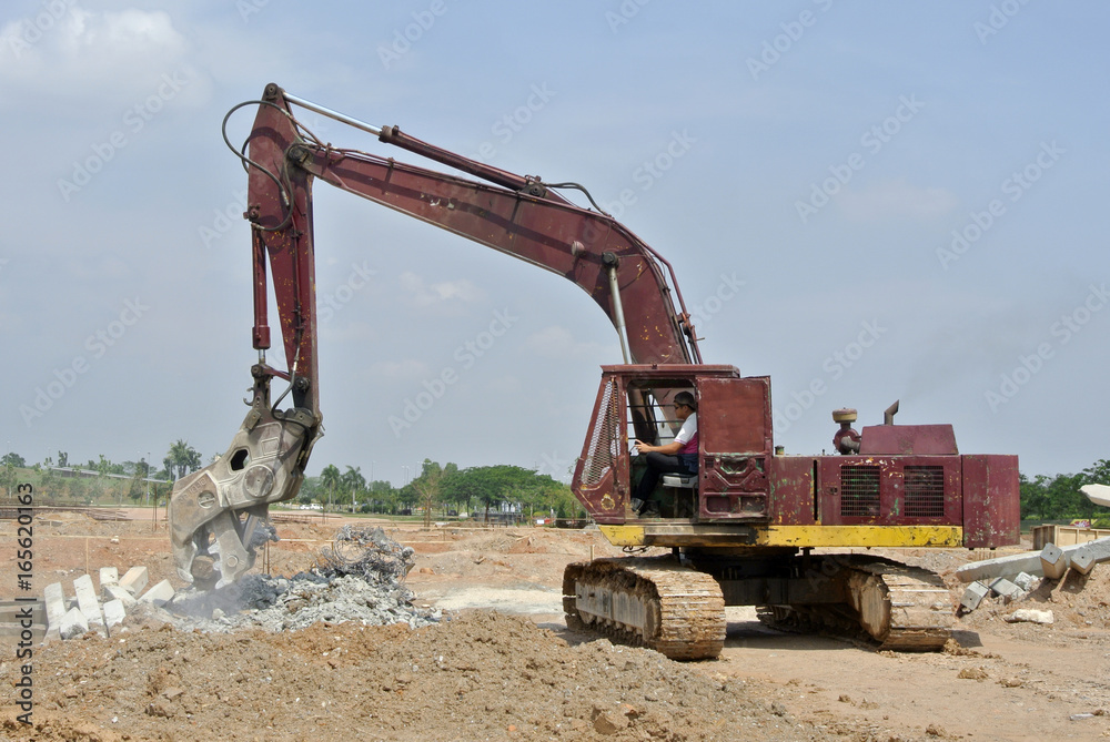 Concrete hacking machine used to crush waste concrete to small pieces
