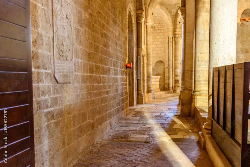Obraz premium The side nave of the ancient Romanesque church of Sant'Antimo near Montalcino in Tuscany