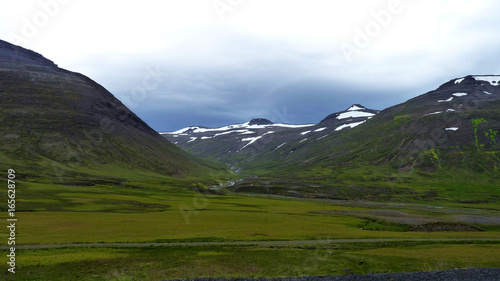 typisch hügelige Landschaft in Island