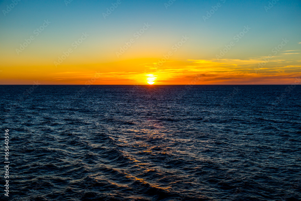 Obraz premium Romantic Ocean Sunset