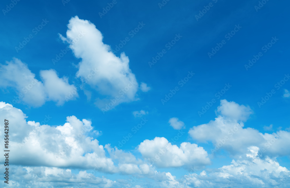 Obraz premium Blue sky and white clouds