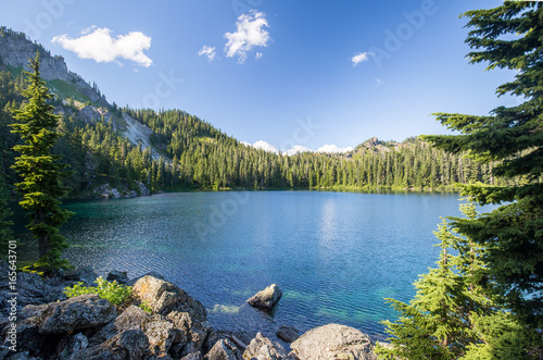 Fototapeta Naklejka Na Ścianę i Meble -  Lake in the mountains