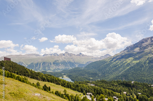 St. Moritz  Dorf  St. Moritzersee  See  Bergsee  Engadin  Oberengadin  Wanderweg  Alpen  Signalbahn  Stazerwaldl  Graub  nden  Sommer  Schweiz