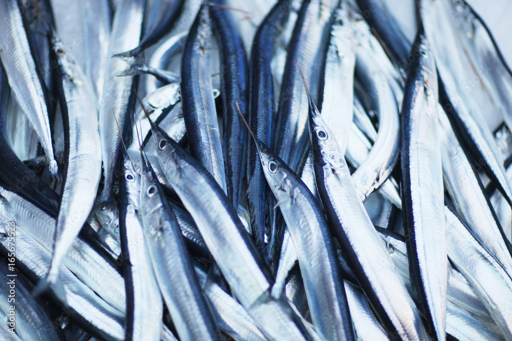 Obraz premium Fresh delicacy fish on the fish market counter