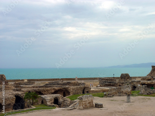 Blick auf das Mittelmeer von den Ruinen Kathagos aus in Tunesien