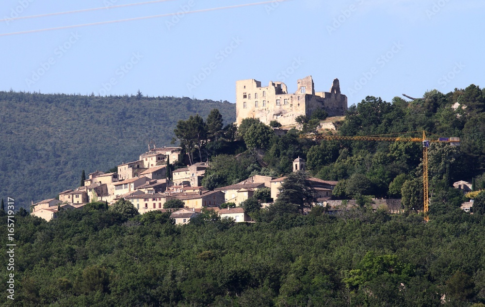 Le village de Lacoste en Provence et les ruines du château du marquis de Sade, Vaucluse