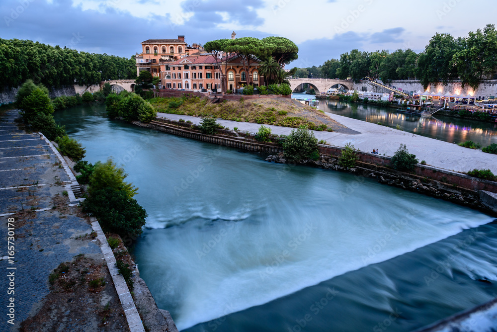 Φωτογραφία Isola Tiberina, Fiume Tevere, Trastevere, Tramonto, Ora Blu, Roma, Lazio  Italy,