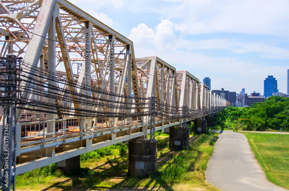 大阪・淀川を渡る鉄橋
