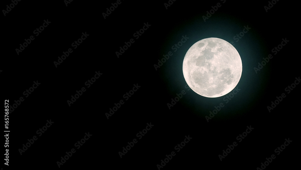 Obraz premium Full Moon or Supermoon / The Full Moon is the moment the entire face of the Moon is illuminated by the Sun's rays. It is the 3rd primary phase