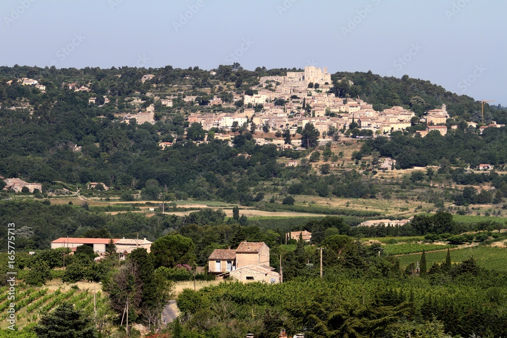 Le village de Lacoste en Provence et les ruines du château du marquis de Sade, Vaucluse