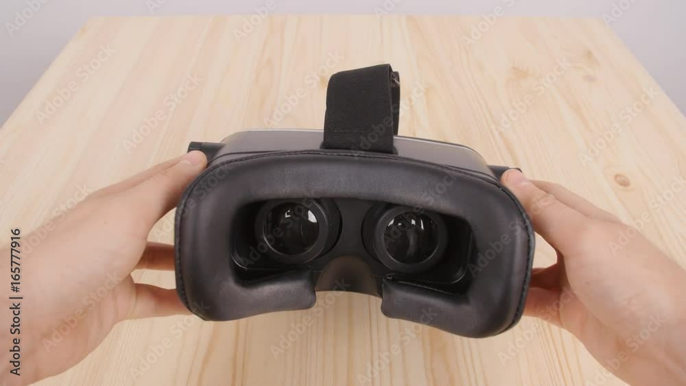 Put on virtual reality glasses from the first person