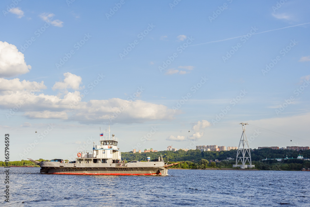 The ferry crosses the Volga near Nizhny Novgorod