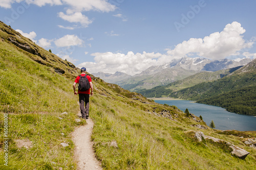 Maloja, Via Engiadina, Wanderweg, Höhenweg, Silsersee, Wanderer, Oberengadin, Alpen, Graubünden, Sommer, Schweiz photo