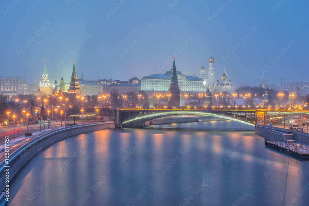 Fototapeta premium Russia, night view of the Moskva River, Bridge and the Kremlin