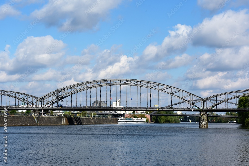 Deutschherrn Brücke Frankfurt am Main - Germany Deutschherrn Brücke Frankfurt am Main - Germany