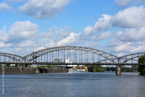 Deutschherrn Brücke Frankfurt am Main - Germany © Massimo