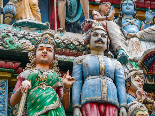 Sculpture, architecture and symbols of Hindu temple at Singapore , Sri Mariamman Temple, Singapore is a oldest Hindu temple.