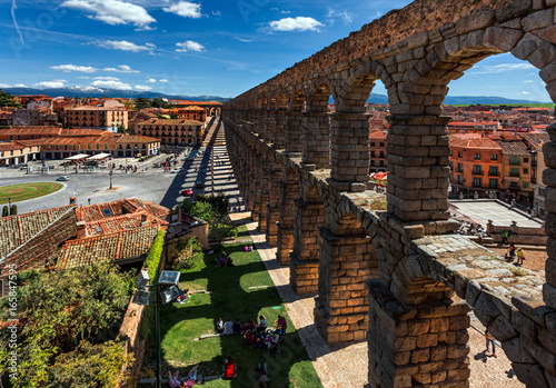 Zaragoza. Aqueduct. View of the city.