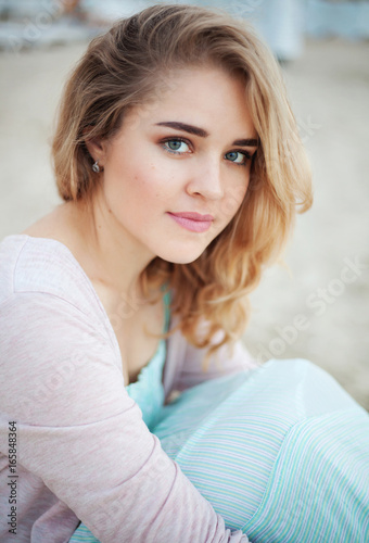 Beautiful young woman Free Download Beautiful young woman - GFXLoad
