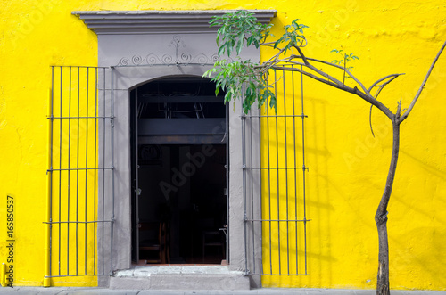 Canvas Print Yellow House in Oaxaca