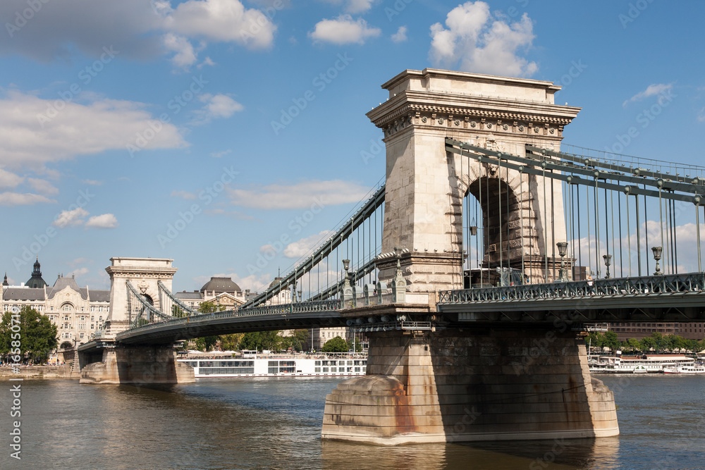 Obraz premium Szechenyi Chain Bridge, Budapest
