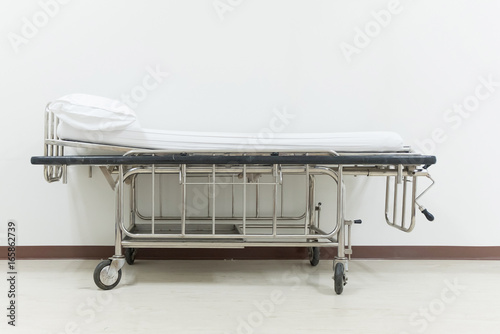 Obraz na plátně Empty stretcher trolley or hospital trolley for patient with white room