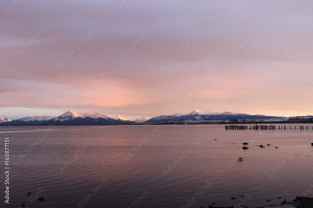 Amaneciendo, Puerto Natales, Chile.