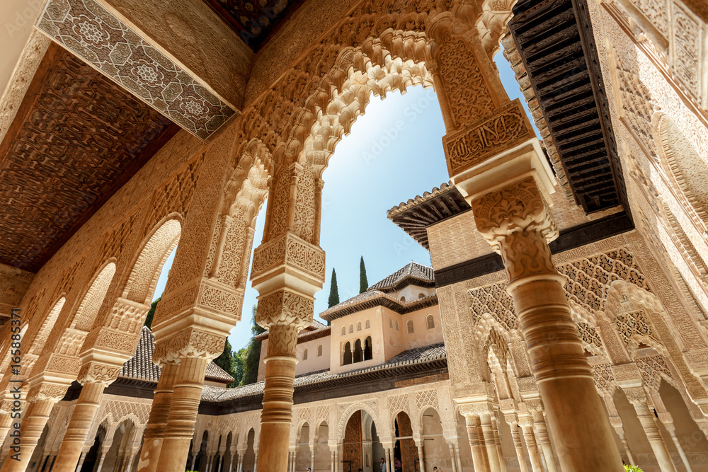 Alhambra palace in Granada, Andalusia Spain - obrazy, fototapety, plakaty 