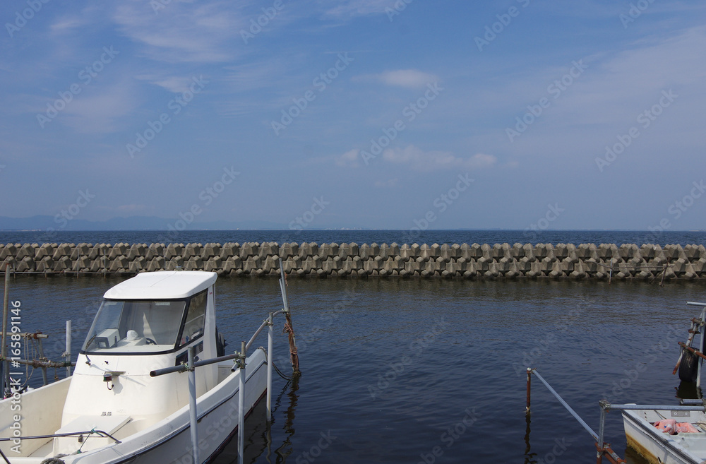 漁村と青空と海