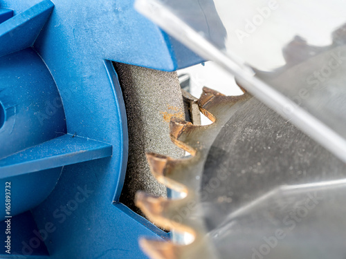 Bild auf Leinwand Saw blade sharpener