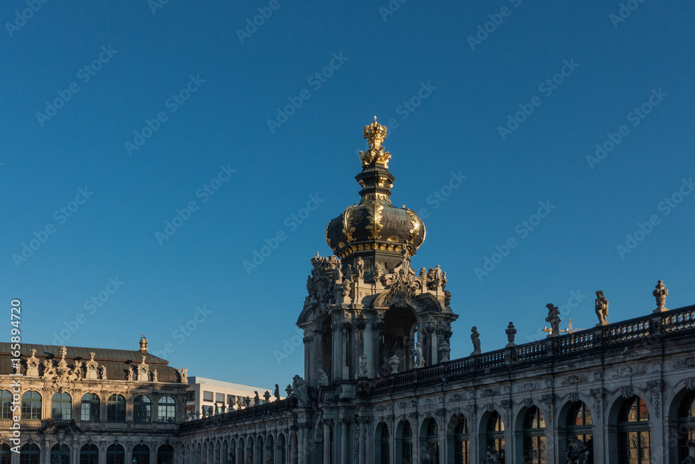 Obraz premium The old buildings in city Dresden against sky