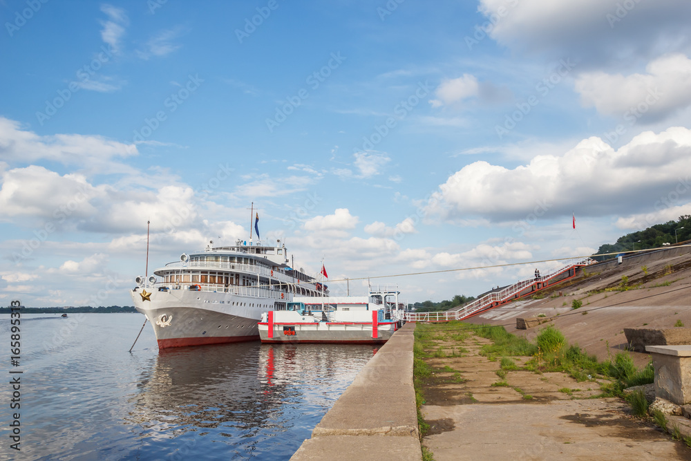 Mooring for passenger motor ships in Nizhny Novgorod Mooring for passenger motor ships in Nizhny Novgorod