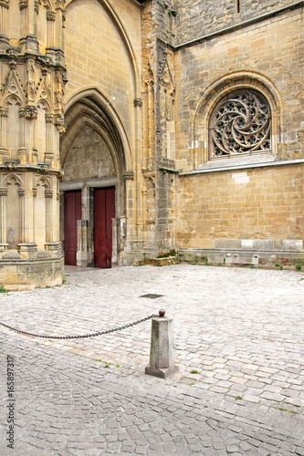 side entrance sainte-marie de bayonne