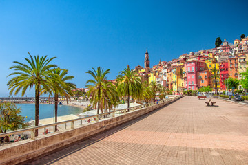 Fotobehang Nice Pittoresk Menton aan de Franse Rivièra  © stifos