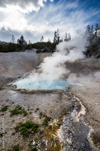 kochendes Wasser in heisser Quelle im Yellowstone Nationalpark, Wyoming