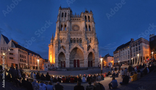 La cathédrale d'Amiens à l'heure bleue