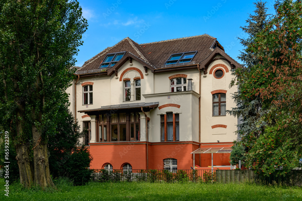 Denkmalgeschützte Villa am Fennpfuhl, Ostseite