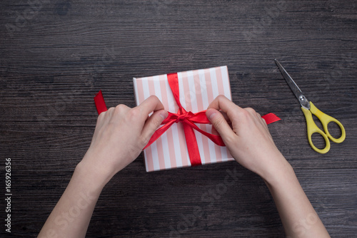 Gift wrapping photo