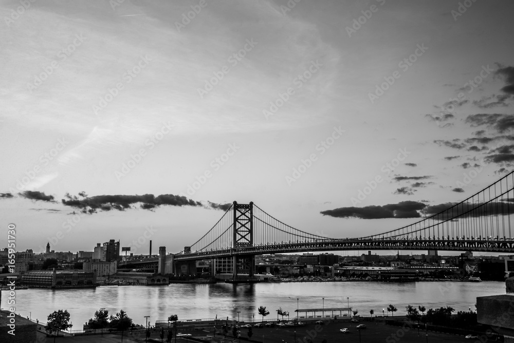 Fototapeta premium Ben Franklin Bridge Black and White